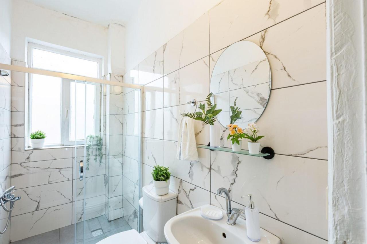 Colorful Flat With Excellent Location Near Trendy Attractions In Kadikoy Istanbul Exterior photo