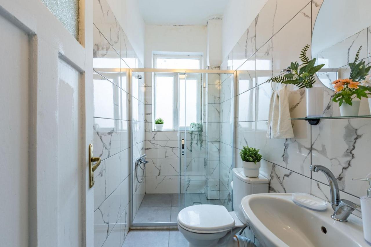 Colorful Flat With Excellent Location Near Trendy Attractions In Kadikoy Istanbul Exterior photo